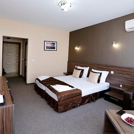 Coral Hotel Pomorie Exterior photo